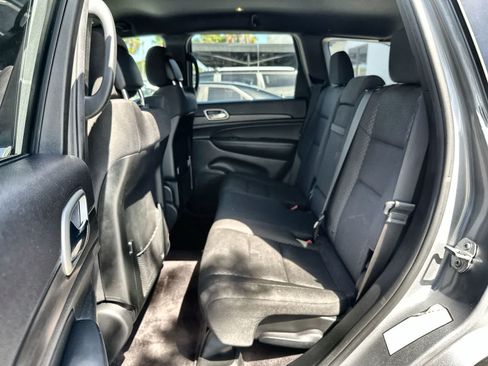 Used 2018 Jeep Grand Cherokee Laredo AWD/4WD image 4
