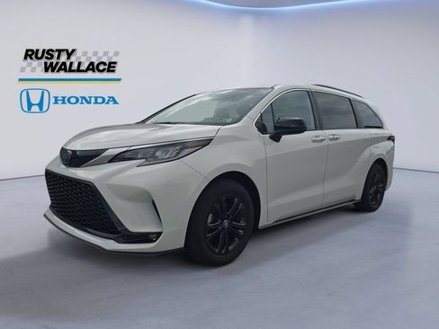 Used 2024 Toyota Sienna XSE w/ XSE Plus Package AWD/4WD image 1