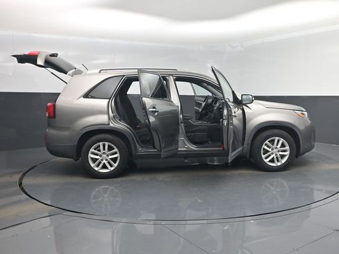 Used 2015 Kia Sorento LX image 52