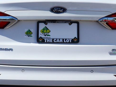 Used 2020 Ford Fusion SE image 21