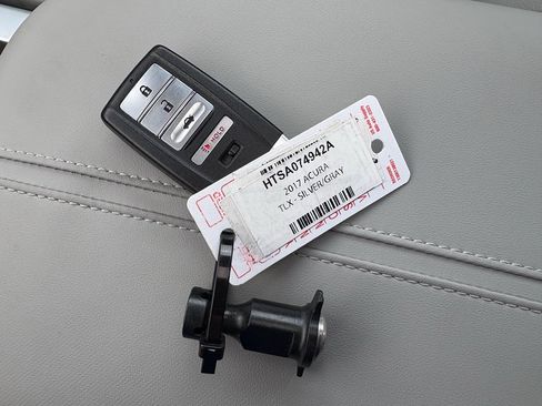 Used 2017 Acura TLX image 28