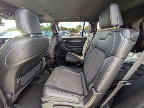 New 2025 Jeep Grand Cherokee L Altitude image 12