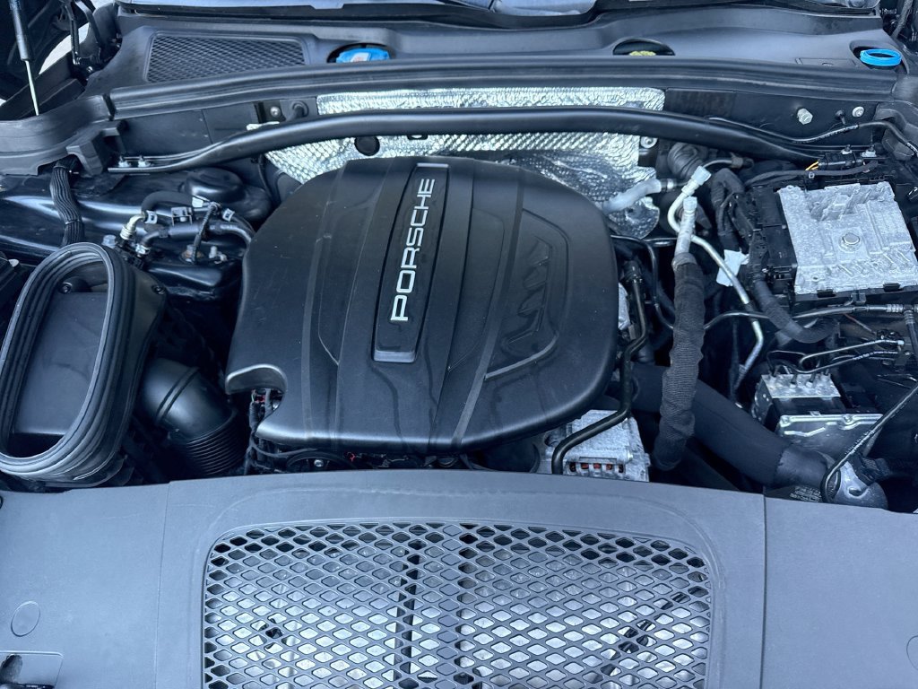 Used 2020 Porsche Macan AWD/4WD image 18