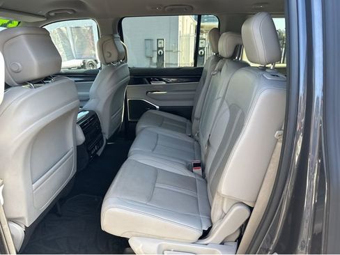 Used 2024 Jeep Wagoneer 4WD w/ HD Trailer Tow Package image 18