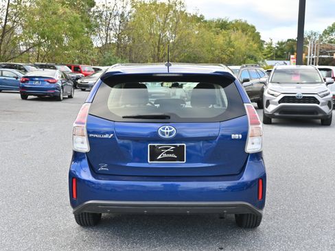 Used 2017 Toyota Prius V Three image 10
