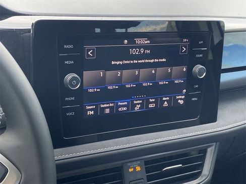 New 2026 Volkswagen Taos SE image 22