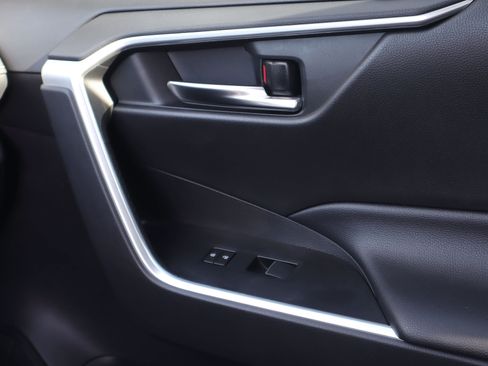 Used 2021 Toyota RAV4 XLE Premium image 23