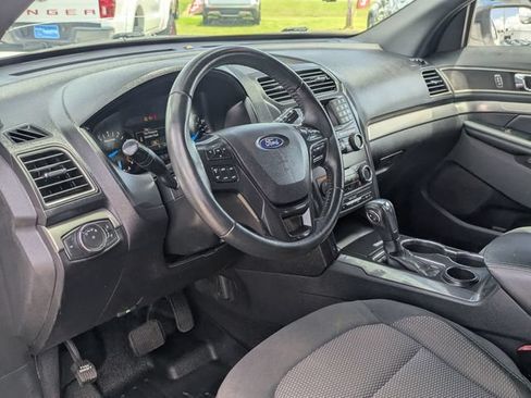 Used 2018 Ford Explorer XLT FWD image 31