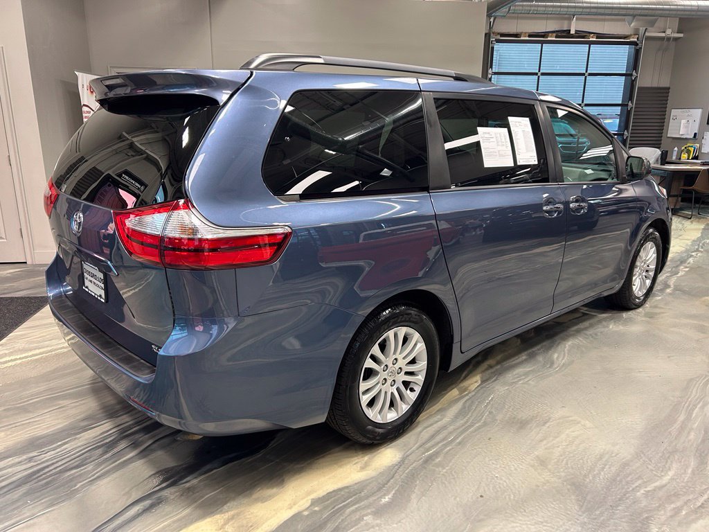 Used 2015 Toyota Sienna XLE FWD image 31