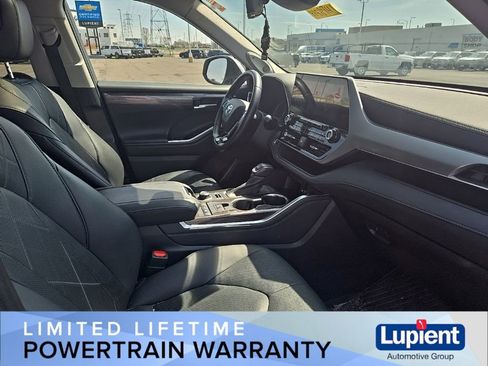Used 2021 Toyota Highlander Platinum image 16