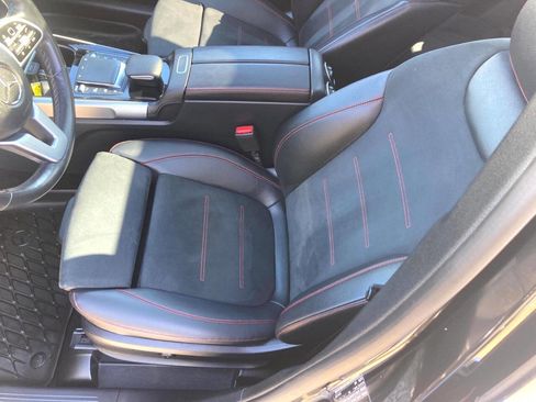 Used 2022 Mercedes-Benz GLB 250 4MATIC image 16