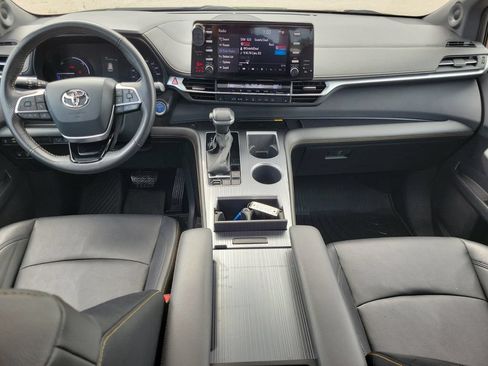 Used 2023 Toyota Sienna XLE Woodland Edition AWD/4WD image 15