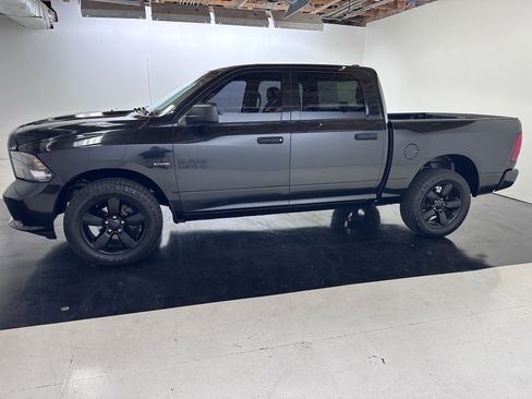 Used 2017 RAM 1500 Express w/ Black Ram 1500 Express Group image 7