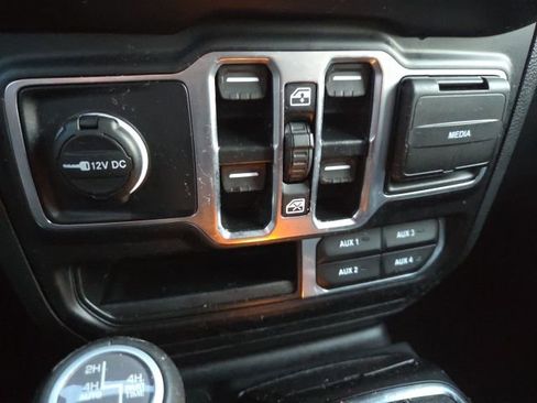 Used 2023 Jeep Wrangler Unlimited Sahara w/ Cold Weather Group image 17