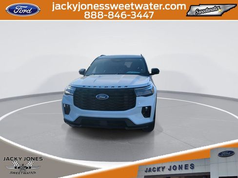 Certified 2025 Ford Explorer ST-Line w/ Premium Package image 3