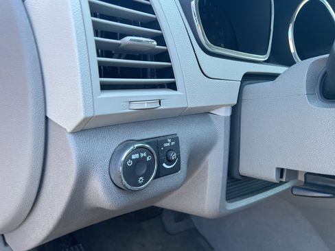 Used 2011 Chevrolet Traverse LT w/ Personal Connectivity Package image 16
