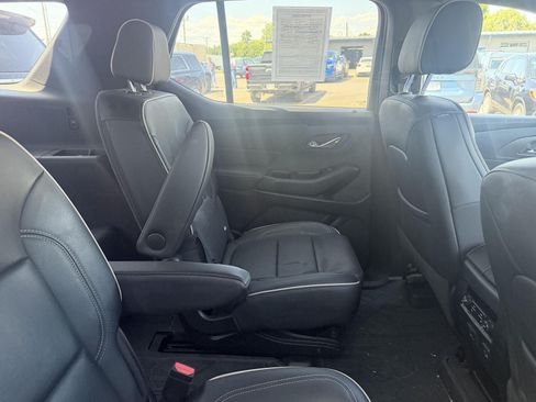 Used 2025 GMC Acadia Elevation w/ Elevation Premium Package AWD/4WD image 13