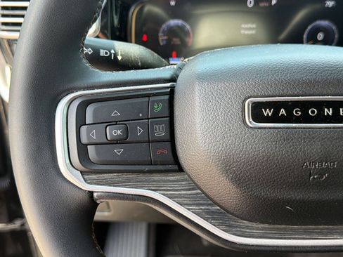Used 2024 Jeep Wagoneer Series III w/ Premium Group I AWD/4WD image 16