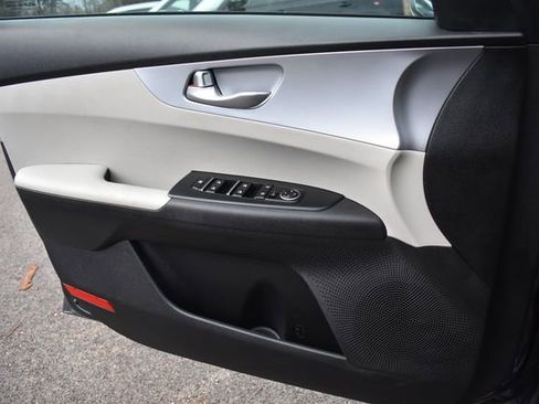 Certified 2022 Kia Forte LXS w/ LXS Technology Package image 27