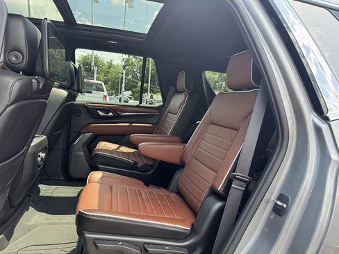Used 2023 GMC Yukon Denali Ultimate w/ LPO, Floor Liner Package image 10
