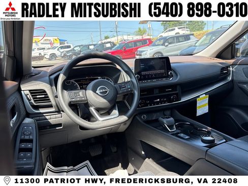 Used 2023 Nissan Rogue SV AWD/4WD image 13