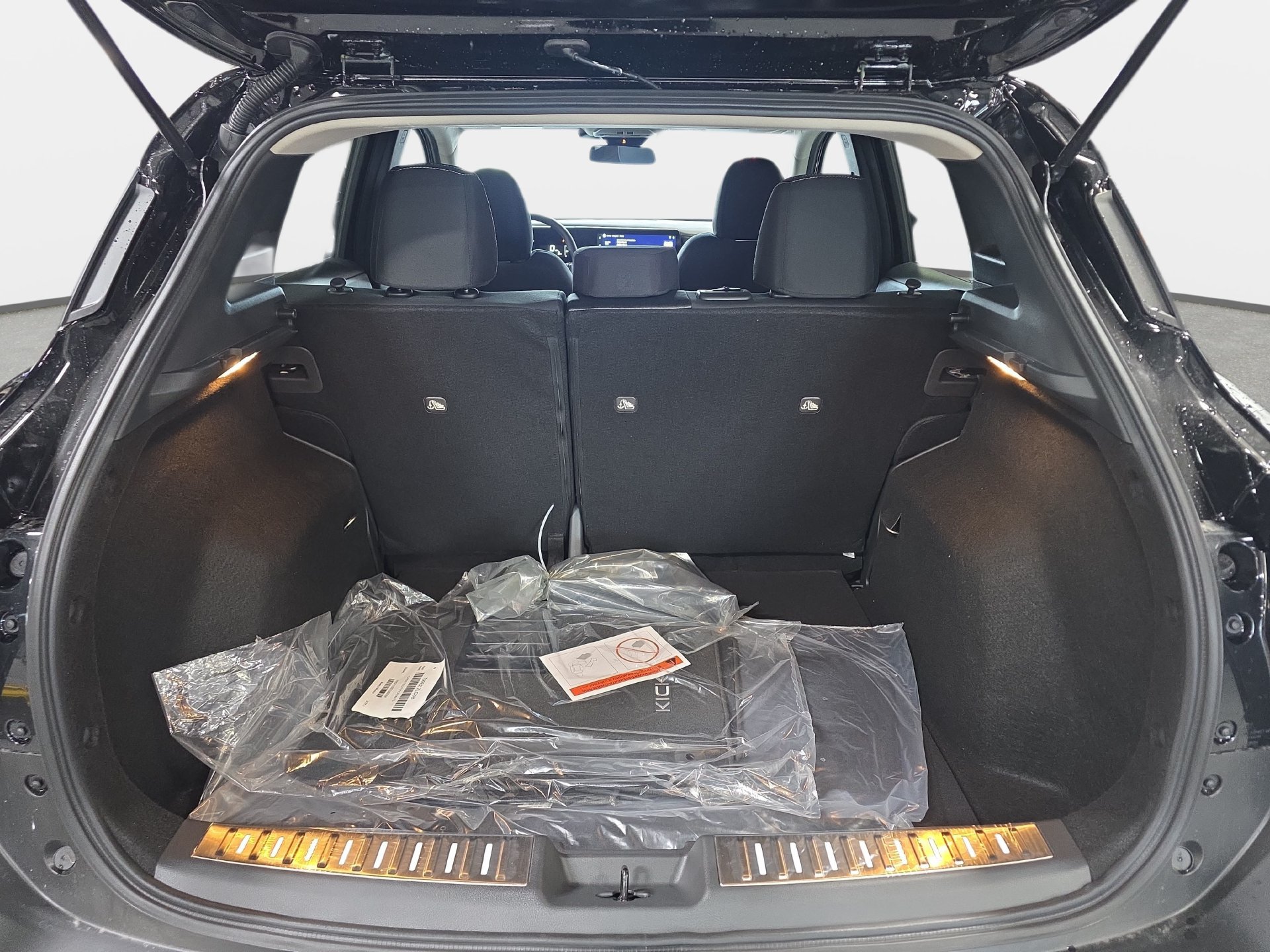 New 2027 Nissan Kicks SV w/ SV Premium Package FWD image 12