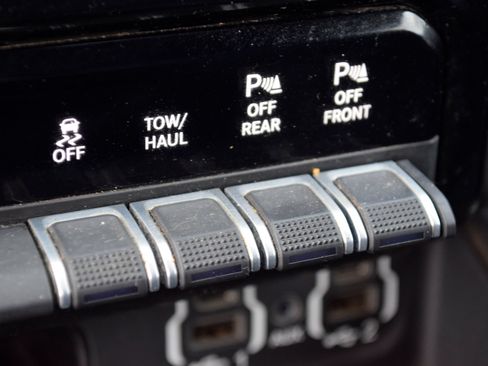 Used 2020 RAM 1500 Rebel w/ Rebel Level 2 Equipment Group AWD/4WD image 11