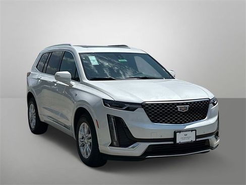 Used 2025 Cadillac XT6 Luxury image 13