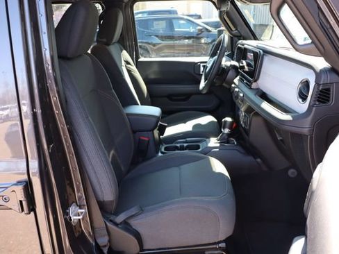 Used 2025 Jeep Wrangler Unlimited Sahara AWD/4WD image 47