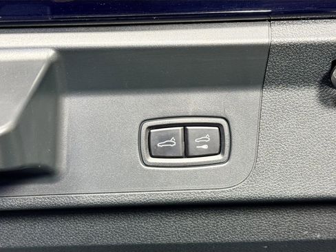 Used 2018 Porsche Panamera 4S image 36