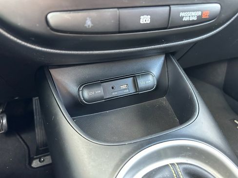 Used 2015 Kia Soul + image 18