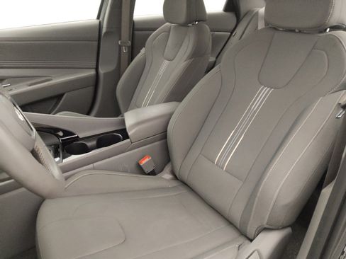 Used 2024 Hyundai Elantra SEL w/ Convenience Package FWD image 17