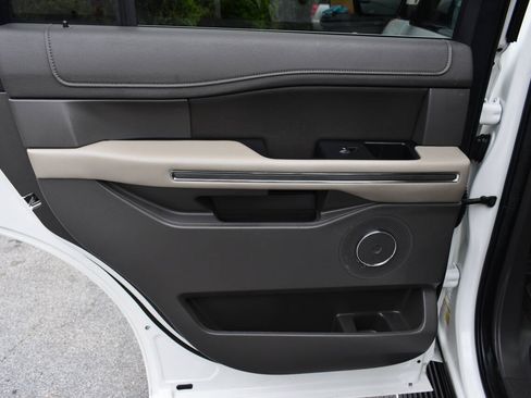 Used 2021 Ford Expedition XLT RWD image 14