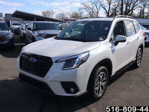 Used 2023 Subaru Forester Premium image 8