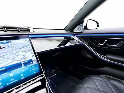 Used 2025 Mercedes-Benz Maybach S 580 4MATIC image 96