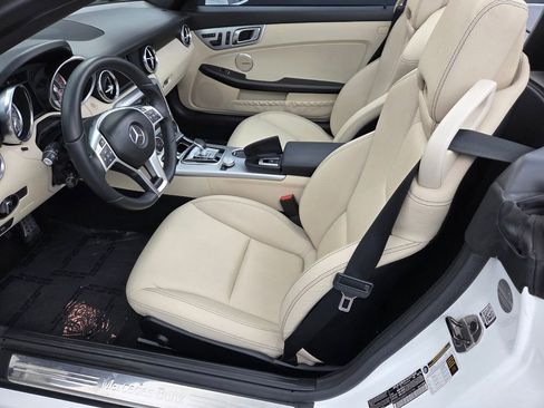 Used 2016 Mercedes-Benz SLK 300 image 22