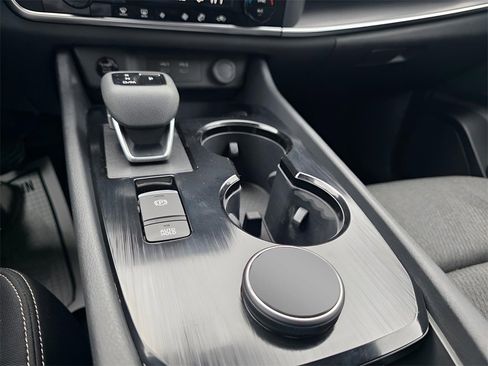 Used 2024 Nissan Rogue SV image 27