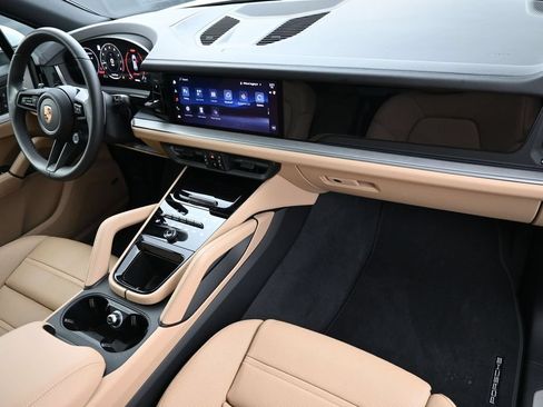 Certified 2026 Porsche Cayenne AWD/4WD image 28