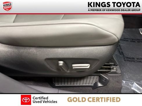 Used 2023 Toyota Sienna XLE FWD image 12