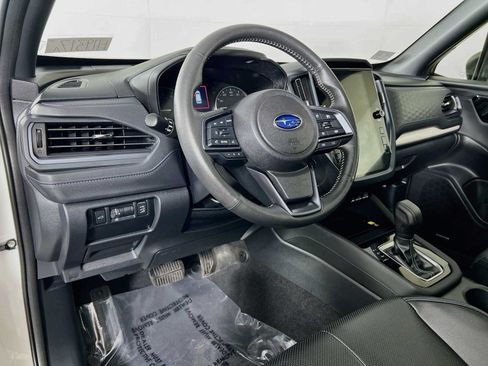 Used 2025 Subaru Forester Limited AWD/4WD image 9