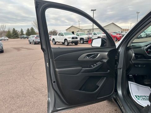 Used 2020 Chevrolet Traverse LS image 11