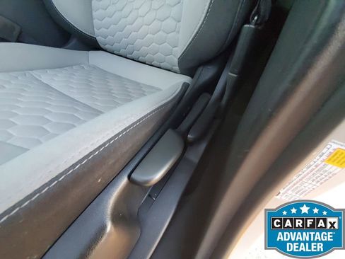 Used 2021 Chevrolet Equinox LS image 20