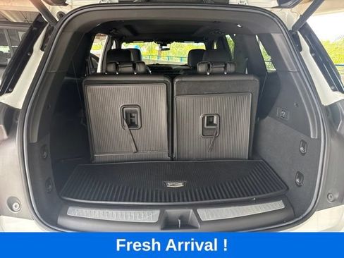 Used 2024 Cadillac XT6 Luxury w/ LPO, Floor Liner Package FWD image 5