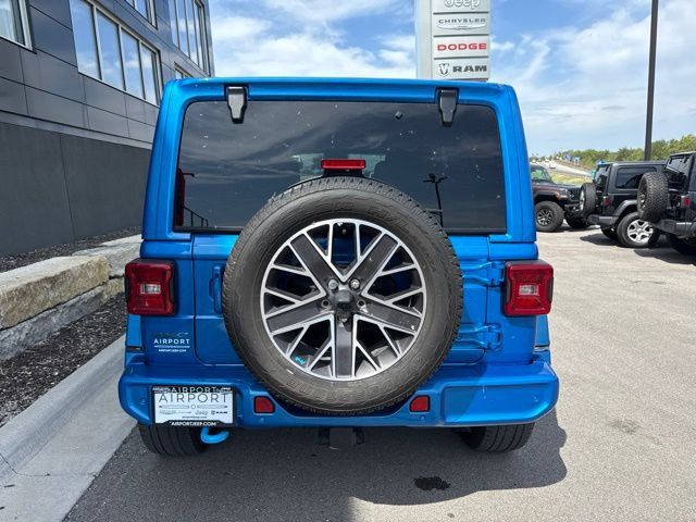 Used 2023 Jeep Wrangler Unlimited Sahara AWD/4WD image 4
