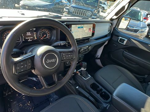 Used 2024 Jeep Gladiator Sport image 18