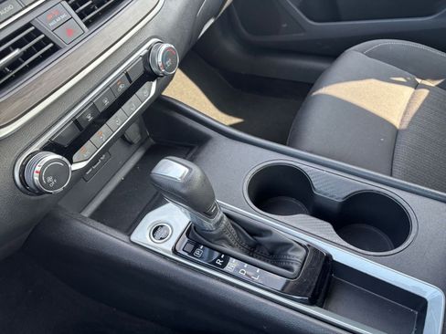 Used 2025 Nissan Altima 2.5 SV FWD image 40