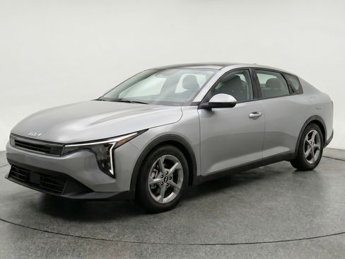 Used 2025 Kia K4 FWD image 3