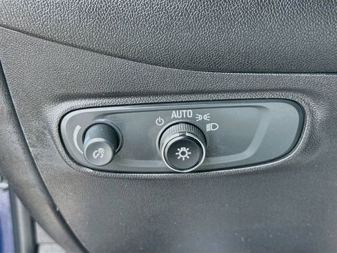 Used 2023 Chevrolet Equinox LT FWD image 10
