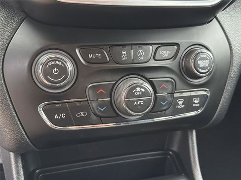 Used 2019 Jeep Cherokee High Altitude image 33