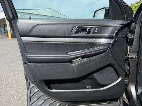 Used 2018 Ford Explorer XLT w/ Equipment Group 201A FWD image 18